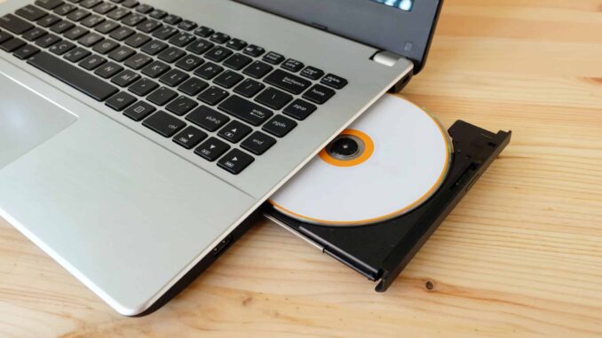 Hướng dẫn cách vệ sinh ổ đĩa quang laptop