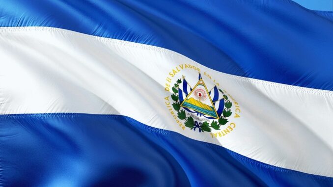 El Salvador là quốc gia đầu tiên chấp nhận Bitcoin